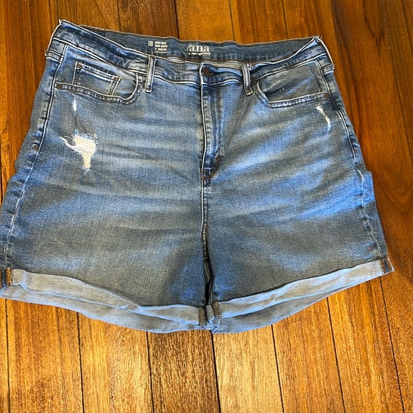 a.n.a high rise midi distressed jean short 5” inseam Size 18 - Picture 1 of 7